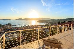 Two-story penthouse with sea view in Lerici