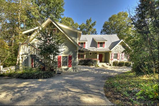 Serene Mountain Retreat on Spacious Private Lot