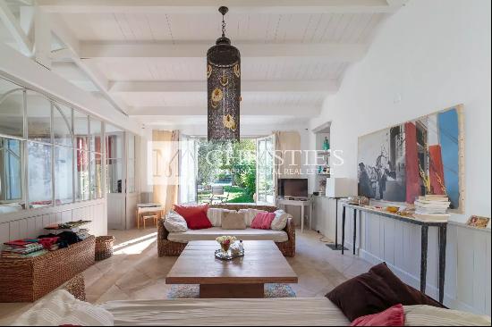 Exceptional property with swimming pool, garage and guest house in the heart of Saint-Mar