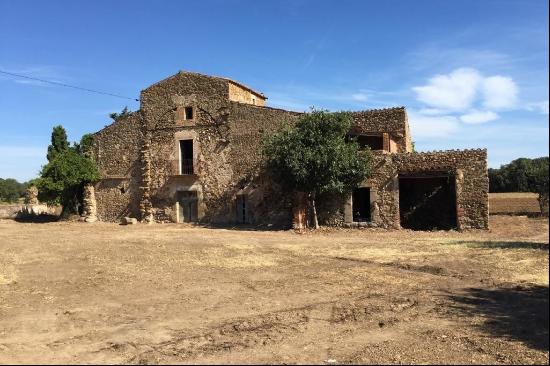 Historic Catalan Farmhouse with Expansion Potential in Casavells