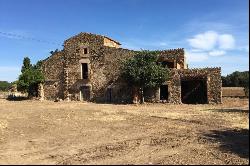 Historic Catalan Farmhouse with Expansion Potential in Casavells