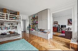 Paris 20 - 103m² apartment on 5th floor with elevator and balcony