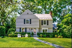 27 Crestwood Road, Port Washington, NY 11050