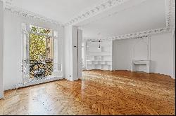 Appartement familial en étage élevé avec balcon - Plaine Monceau