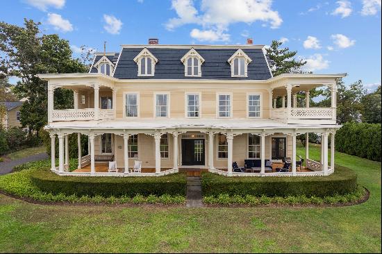 Stately Federal Style Colonial