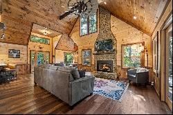 Contemporary Rustic Lodge Minutes From Downtown Blue Ridge