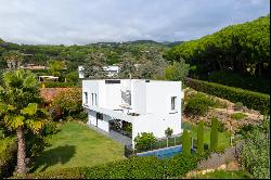 Cubic style house with swimming pool in Sant Vicenç de Montalt - Costa BCN