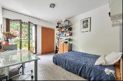 Saint-Cloud - A 4-bed apartment with balconies