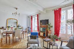 Paris 7th District – A 2-bed apartment rented furnished