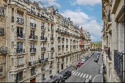 Paris 7th District – A 2-bed apartment rented furnished