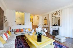 Paris 8th District – A superb pied a terre in Avenue Montaigne