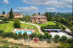 COUNTRY HOUSE OVERLOOKING SAN GIMIGNANO FOR SALE IN TUSCANY