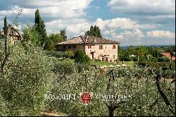 COUNTRY HOUSE OVERLOOKING SAN GIMIGNANO FOR SALE IN TUSCANY