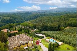 COUNTRY HOUSE OVERLOOKING SAN GIMIGNANO FOR SALE IN TUSCANY