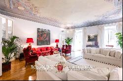 LUXURY APARTMENT WITH TERRACE FOR SALE IN SANTO SPIRITO, FLORENCE