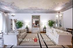 LUXURY APARTMENT WITH TERRACE FOR SALE IN SANTO SPIRITO, FLORENCE