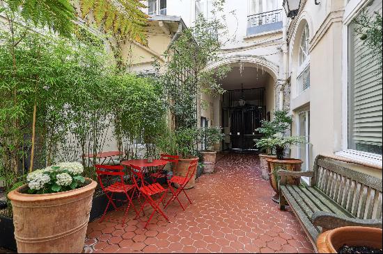 Paris 3rd - Haut Marais - Charming little house with terrace