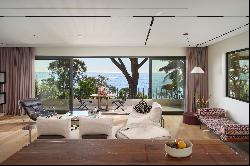 Luxury villa in Cannes: Panoramic sea views in a private estate