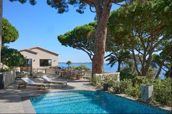 Luxury villa in Cannes: Panoramic sea views in a private estate