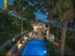 Luxury villa in Cannes: Panoramic sea views in a private estate