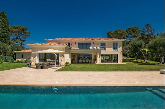 VILLA/HOUSE MOUGINS