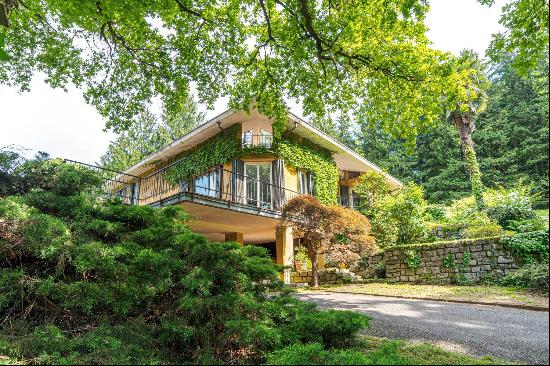 Inviting 1960s villa overlooking Lake Varese