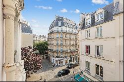 Hôtel de Ville - Heart of the Marais