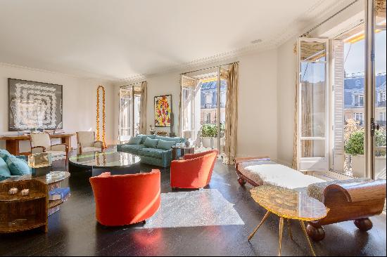 Family and recptional apartment with balconies