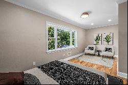 Gorgeously renovated 2 bedroom 1.5 Bath duplex in the heart of Pelham!