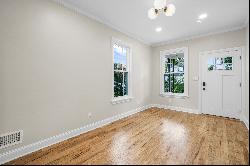 Gorgeously renovated 2 bedroom 1.5 Bath duplex in the heart of Pelham!