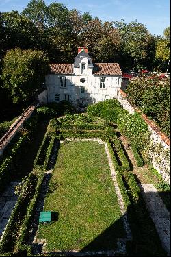 1850 town house steeped in history