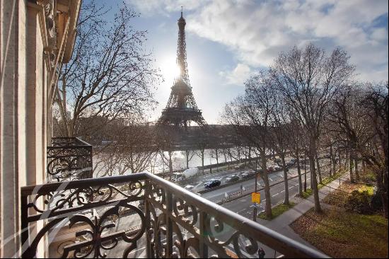 Exceptional views of the Eiffel Tower and Trocadero Gardens