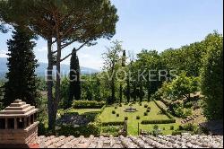 Renaissance Villa, a Treasure of History and Elegance in the Heart of Tuscany