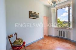 Historical Villa with a beautiful view on Siena