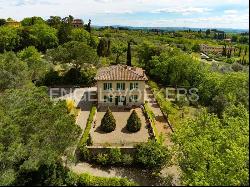 Historical Villa with a beautiful view on Siena