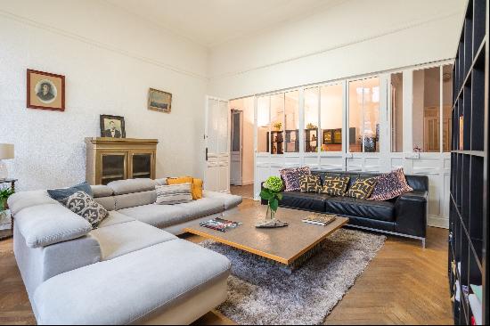 Marseille 6th, Quartier des Antiquaires – Elegant Bourgeois Apartment