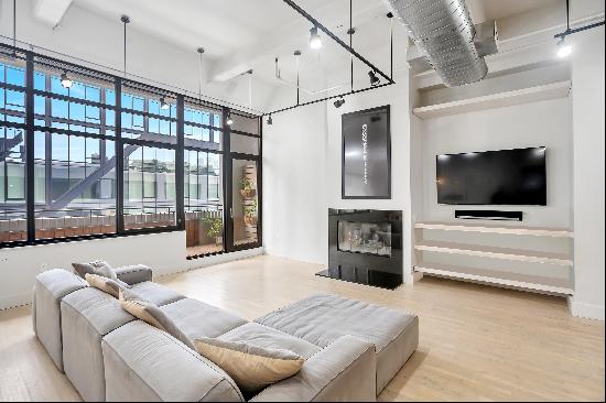 Expansive Duplex Park Living