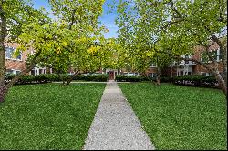 Top Floor Condo Of Courtyard Building