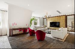 Recently refurbished penthouse apartment in prime Mayfair Village