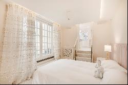 Recently refurbished penthouse apartment in prime Mayfair Village