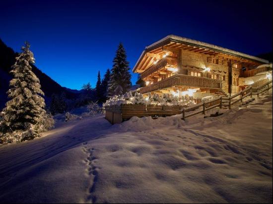 Second Home Chalet Right Next to the Slopes