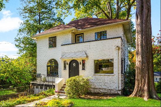 Lovely Larchmont Gardens Living