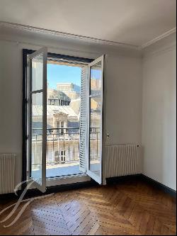 Paris 8e - RUE DE MARIGAN - 4 rooms - 2 bedrooms - balcony