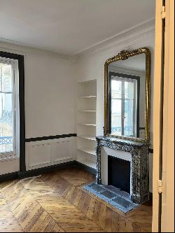 Paris 8e - RUE DE MARIGAN - 4 rooms - 2 bedrooms - balcony