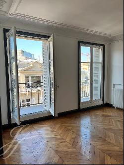 Paris 8e - RUE DE MARIGAN - 4 rooms - 2 bedrooms - balcony