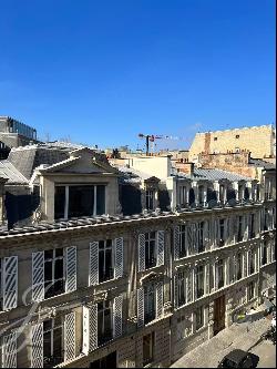 Paris 8e - RUE DE MARIGAN - 4 rooms - 2 bedrooms - balcony