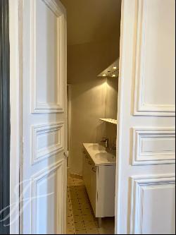 Paris 8e - RUE DE MARIGAN - 4 rooms - 2 bedrooms - balcony