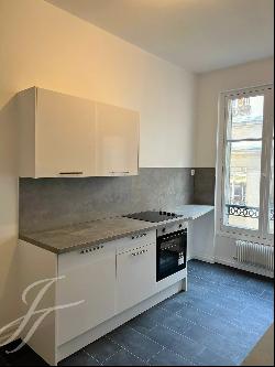 Paris 8e - RUE DE MARIGAN - 4 rooms - 2 bedrooms - balcony