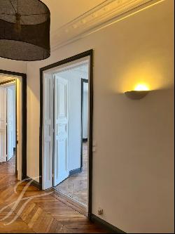 Paris 8e - RUE DE MARIGAN - 4 rooms - 2 bedrooms - balcony