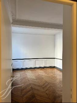 Paris 8e - RUE DE MARIGAN - 4 rooms - 2 bedrooms - balcony